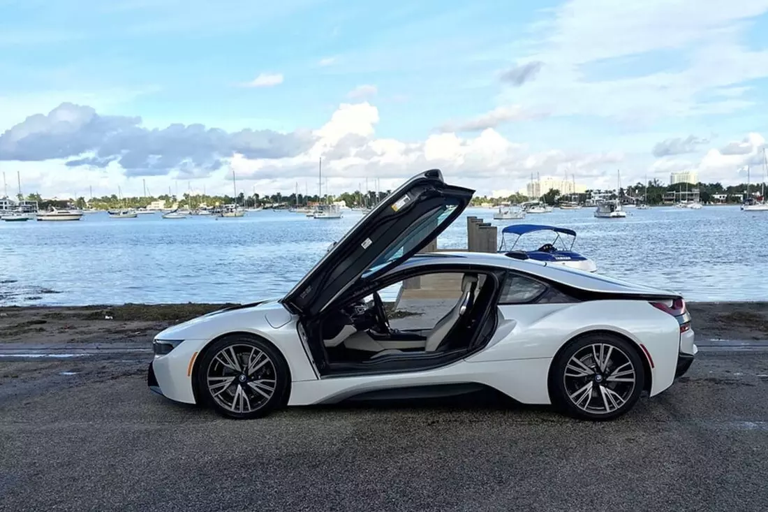 BMW i8 in Miami BMW i8 — American Butler