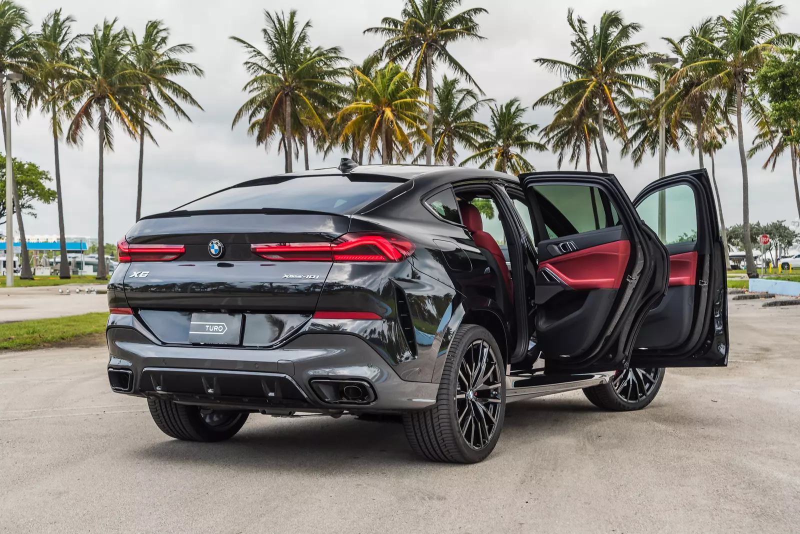 Black BMW X6 4.0i for Rent Stylish Black BMW X6 4.0i