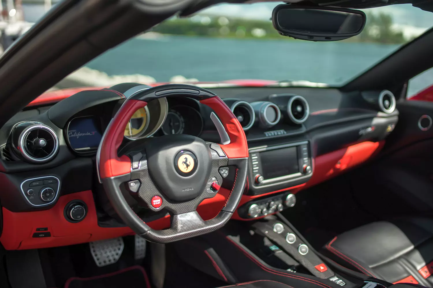 Ferrari California T в аренду в Майами Ferrari California T в аренду в Майами