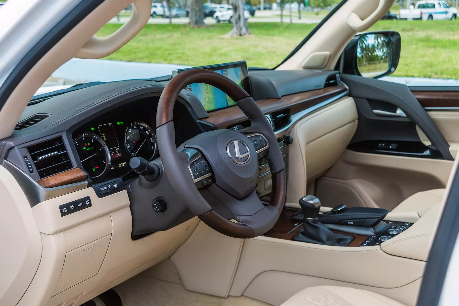 Premium Lexus LX570 cabin Lexus LX570 — inside the cabin