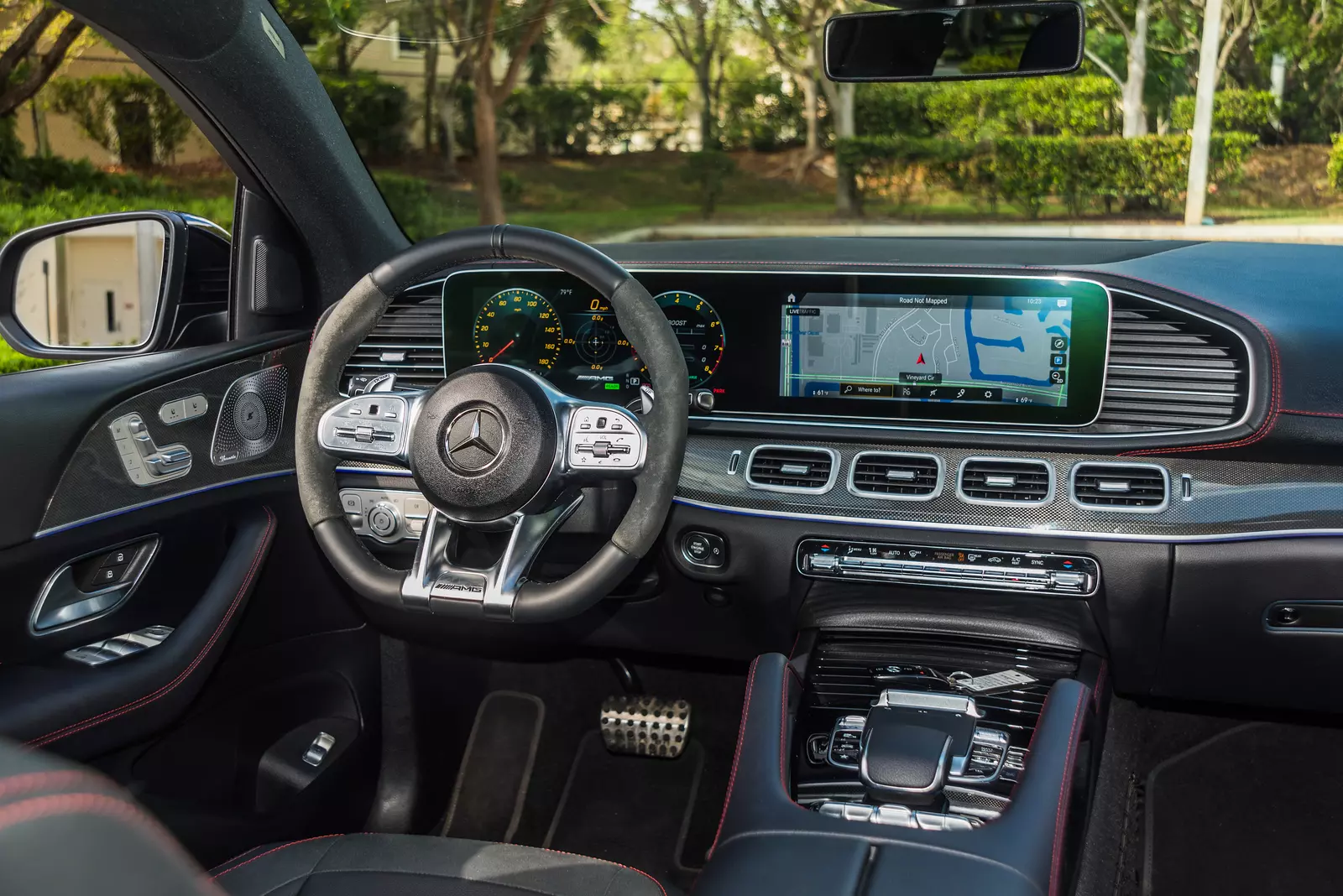 Inside view of the GLE53 AMG — comfort and style Luxurious interior of the Mercedes-Benz GLE53 AMG