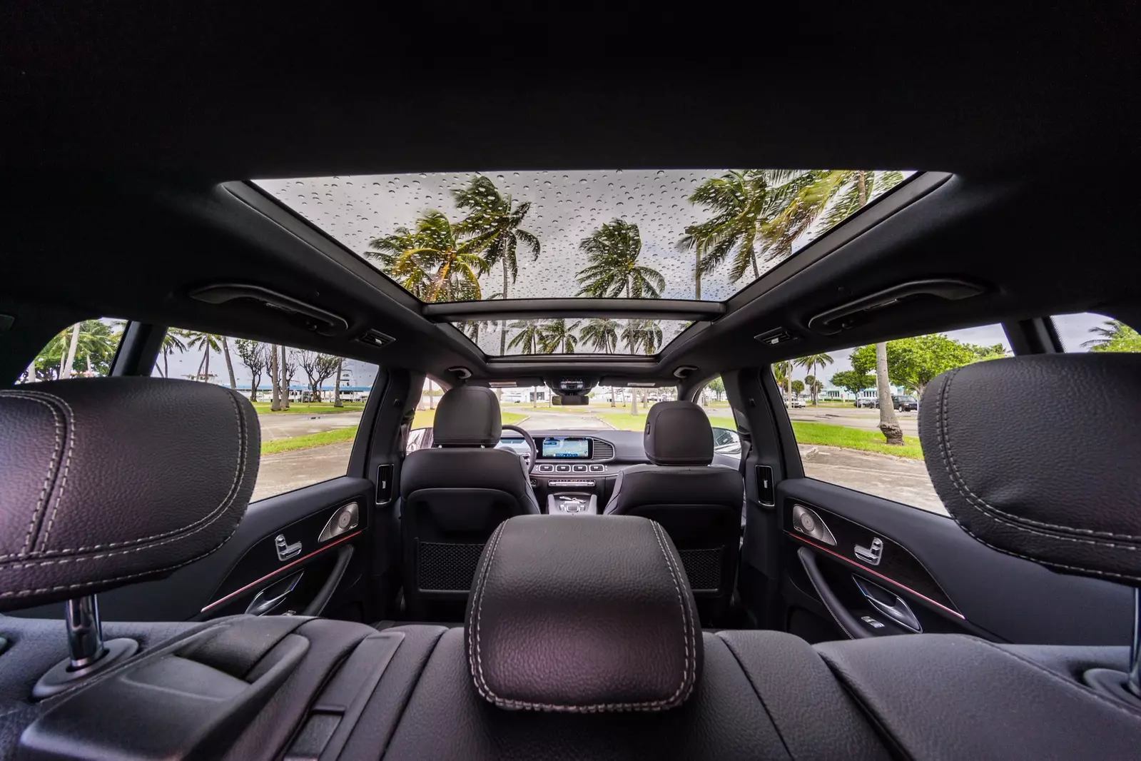 Mercedes-Benz GLS450 4Matic interior — comfort and elegance Black interior of the Mercedes-Benz GLS450 4Matic Grey