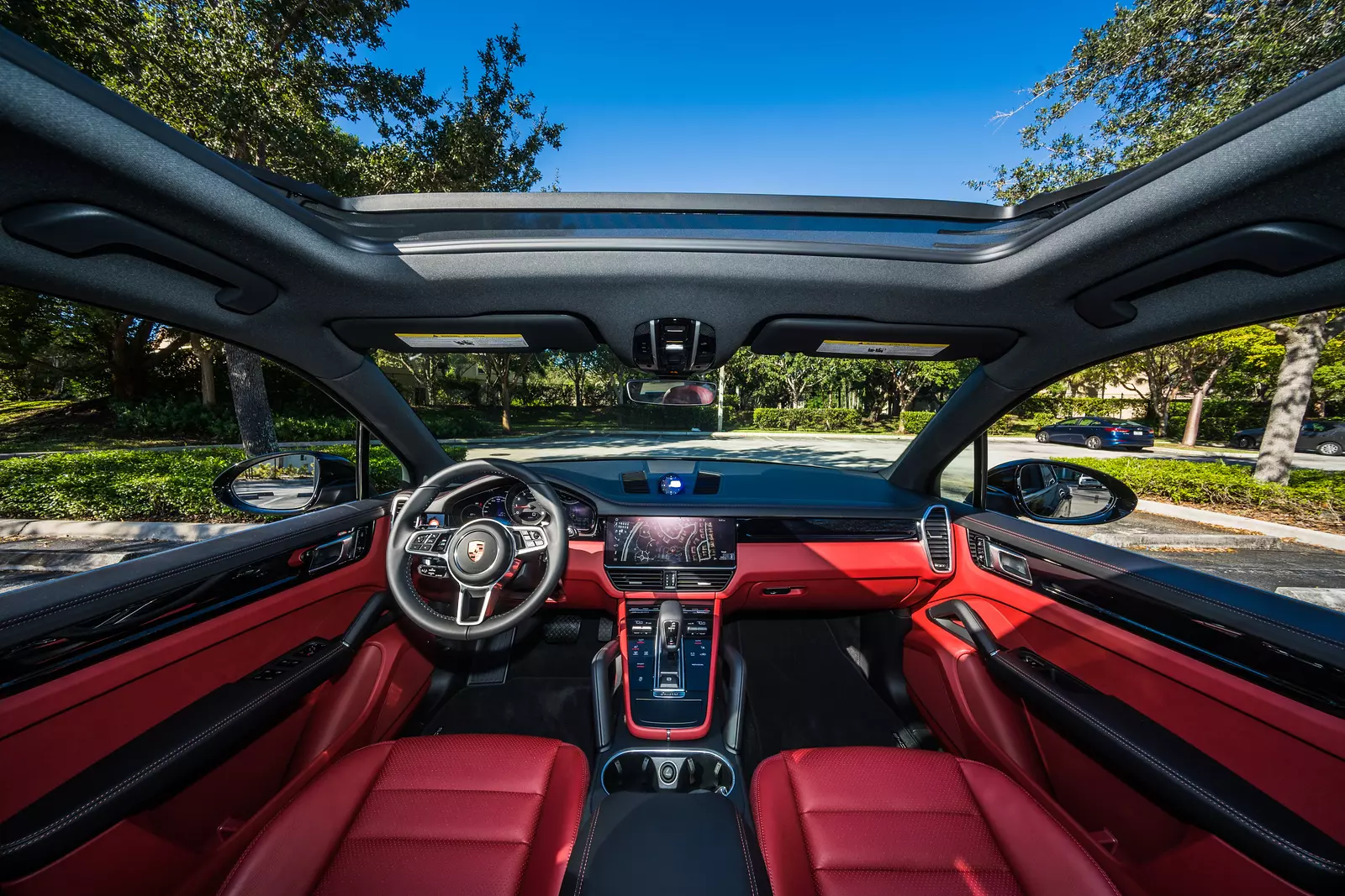 Porsche Cayenne Black interior — luxury and comfort Porsche Cayenne Black cabin interior