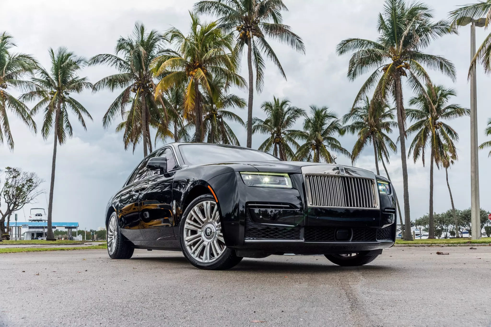 Luxury BMW X6 — Car Rental in Miami Premium car Rolls Royce Ghost