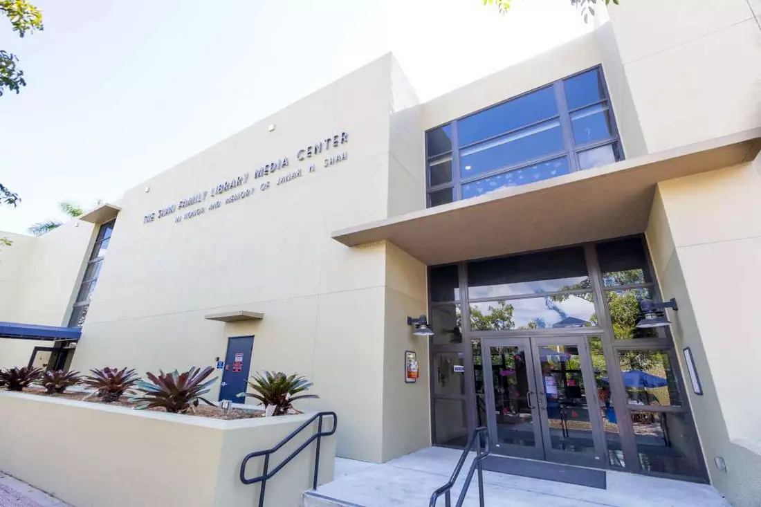 Gulliver Preparatory School's media center with student library Photo of the media center at Gulliver Prepatory School in Miami — American Butler