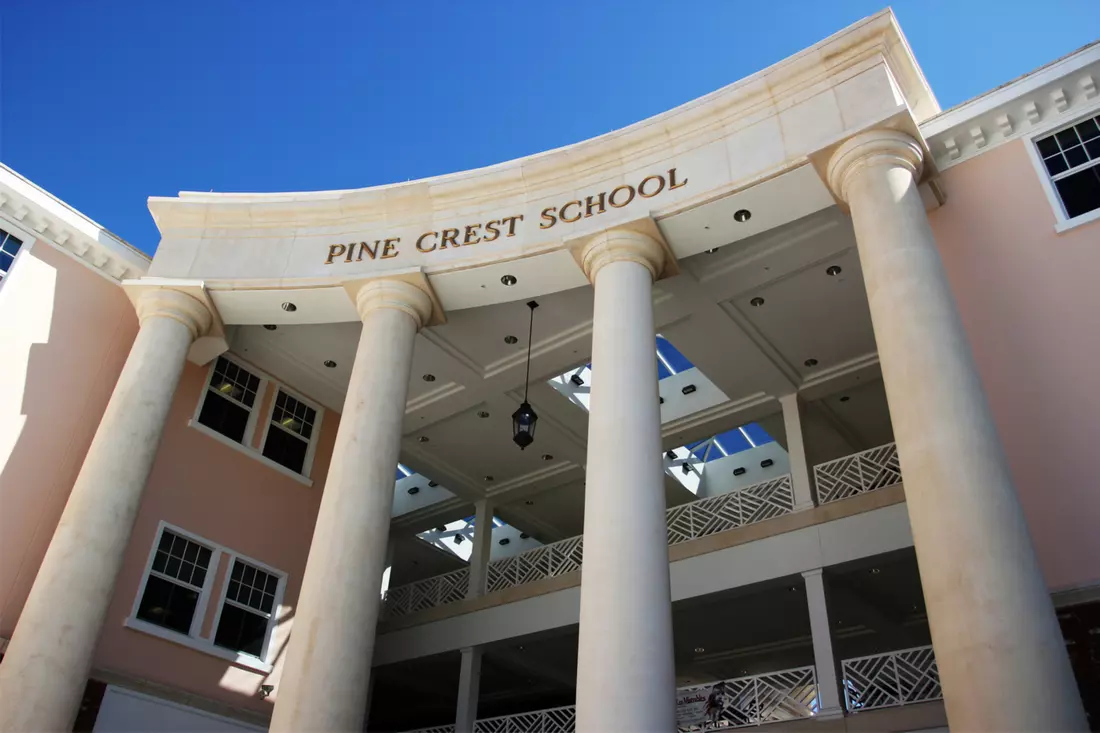 The main entrance to the private school Pine Crest School in Florida The main entrance to Pine Crest School with columns and inscription on the facade — American Butler