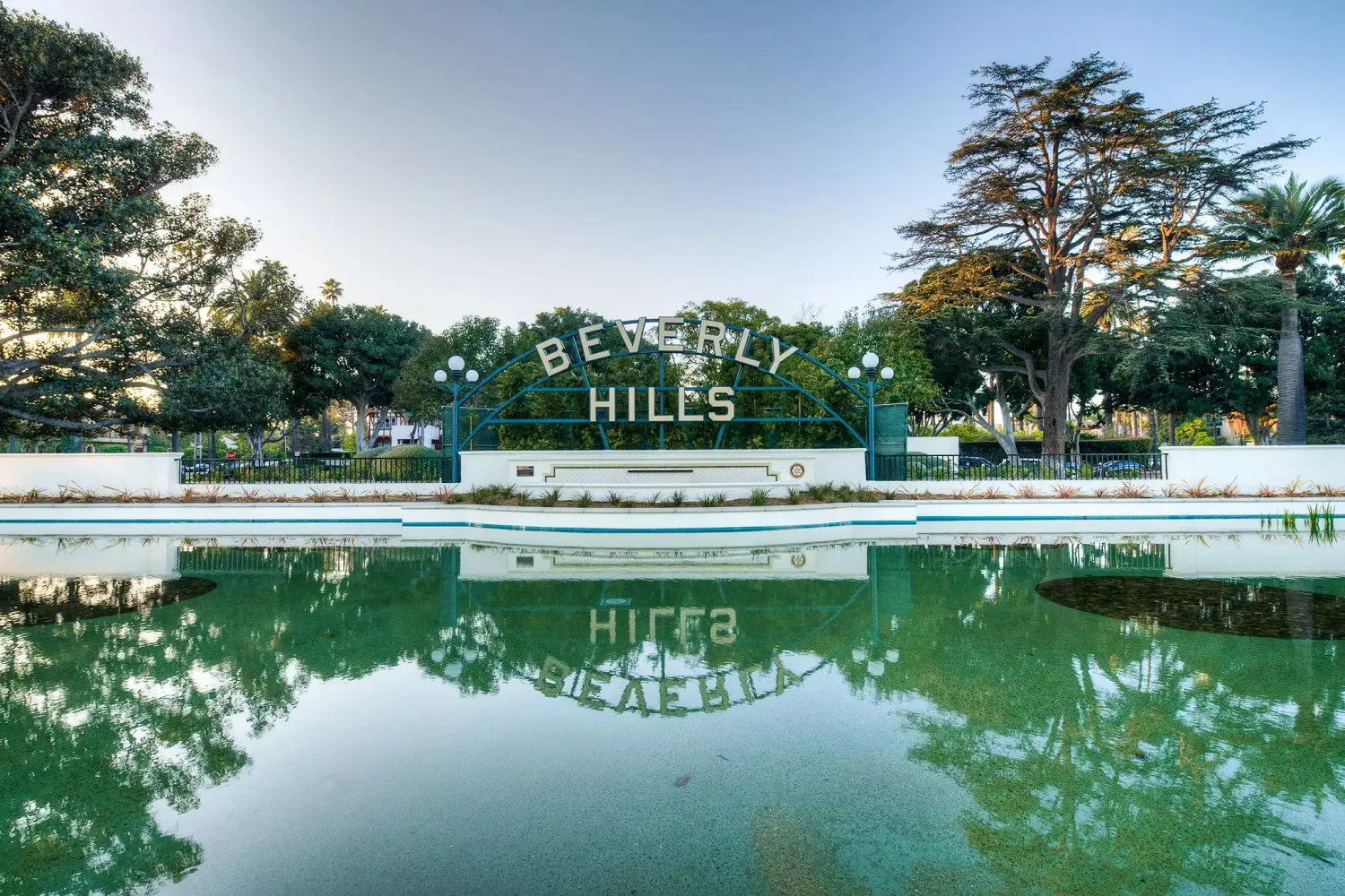 Знак Beverly Hills в Beverly Gardens Park Знак Beverly Hills в Beverly Gardens Park