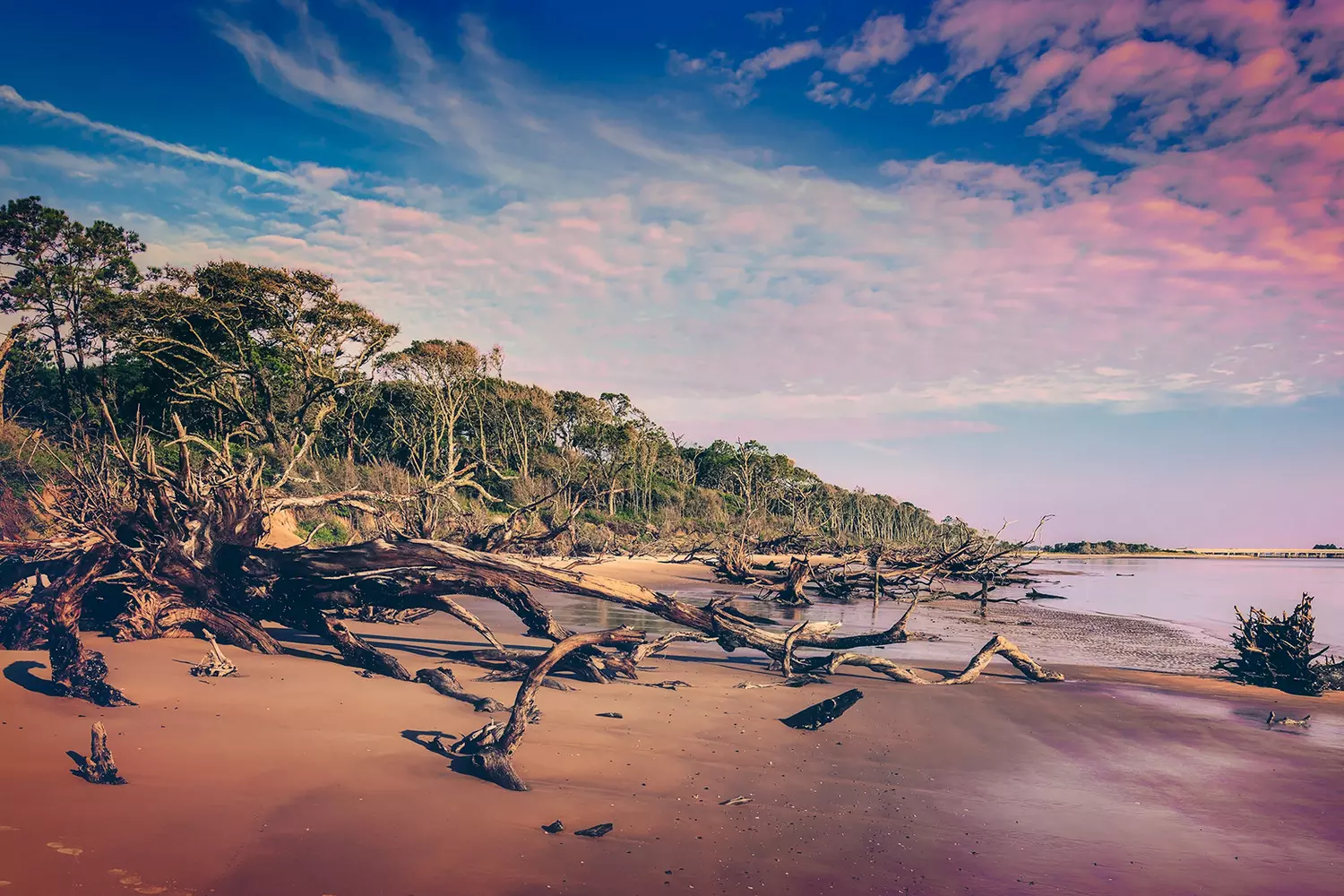 A picturesque sunset on Amelia Island A Breathtaking Sunset Over Amelia Island’s Coastline