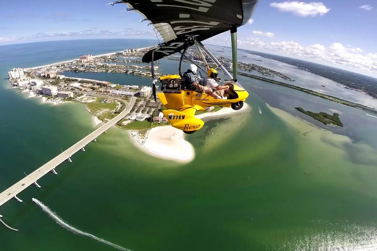 Sky Surfing over Clearwater Beach: breathtaking views from above Extreme flight on Sky Surf over Clearwater Beach: a skydiver in bright gear soars against the backdrop of the turquoise ocean and the white sandy shoreline