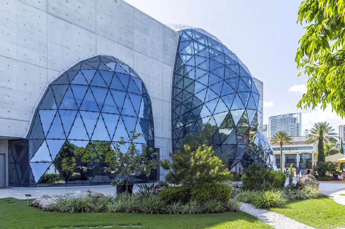 Salvador Dali Museum Buildings St. Petersburg — American Butler Salvador Dali Museum St. Petersburg — photo of the museum building