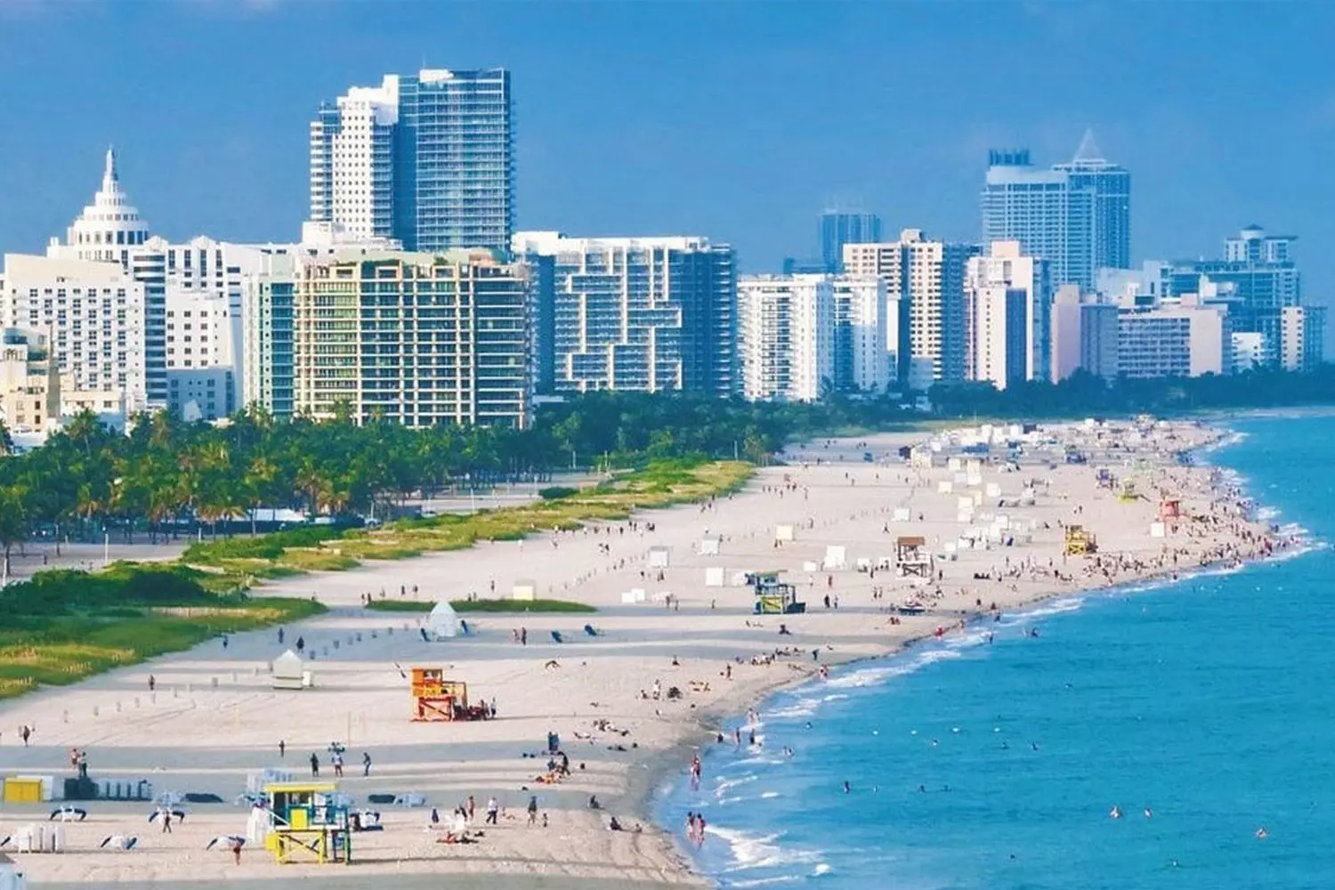 Breathtaking Aerial View of South Miami Beach — Ocean, Sand & Skyline Aerial view of South Beach showcasing its turquoise waters, sandy coastline, and vibrant cityscape from above