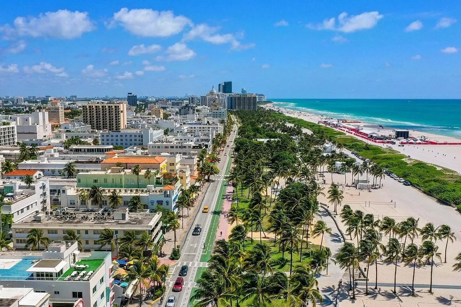 Breathtaking Aerial View of South Miami Beach — Ocean, Sand & Skyline Aerial view of South Beach showcasing its turquoise waters, sandy coastline, and vibrant cityscape from above