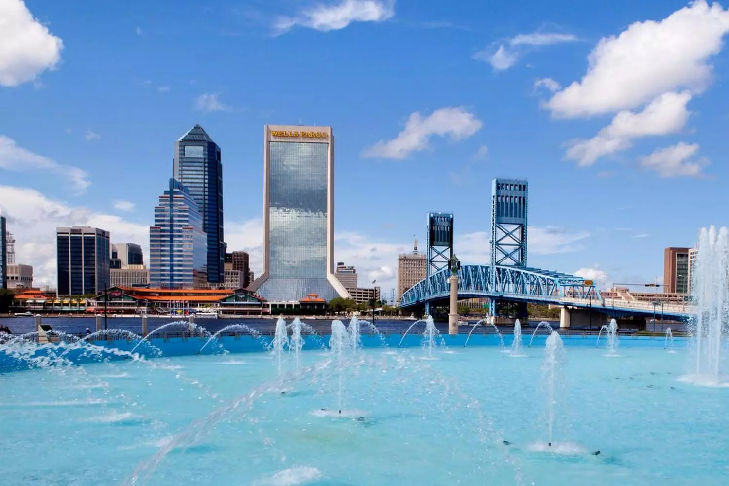 Panoramic view of Jacksonville's downtown with fountains and high-rise buildings Skyline of Jacksonville with skyscrapers and city fountains