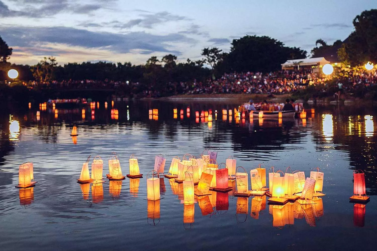 Lantern festival at Morikami — a magical night of light and reflection Floating lanterns at night in the Morikami Museum and Japanese Gardens, Florida