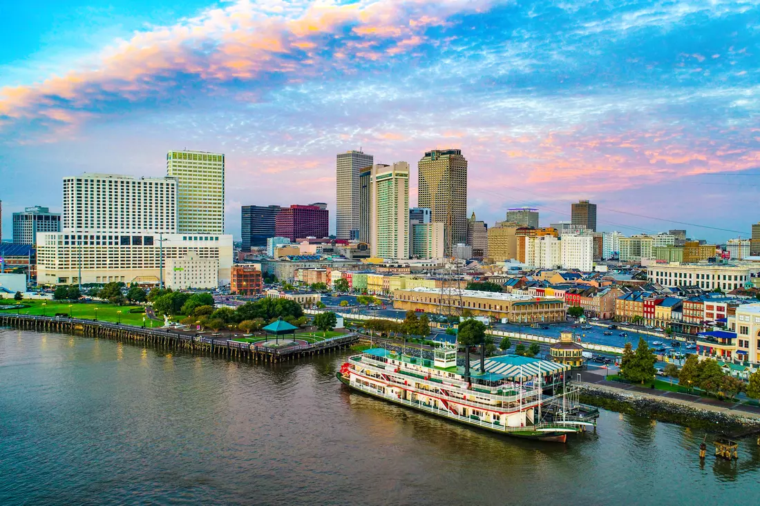 Downtown New Orleans and the Riverfront — Aerial View Panorama of downtown New Orleans with views of the waterfront and a riverboat on the Mississippi River