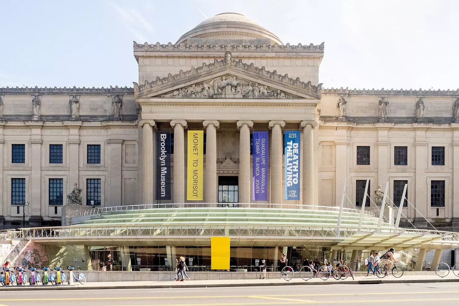 Main facade of the Brooklyn Museum Architecture of the main building of the Brooklyn Museum in New York