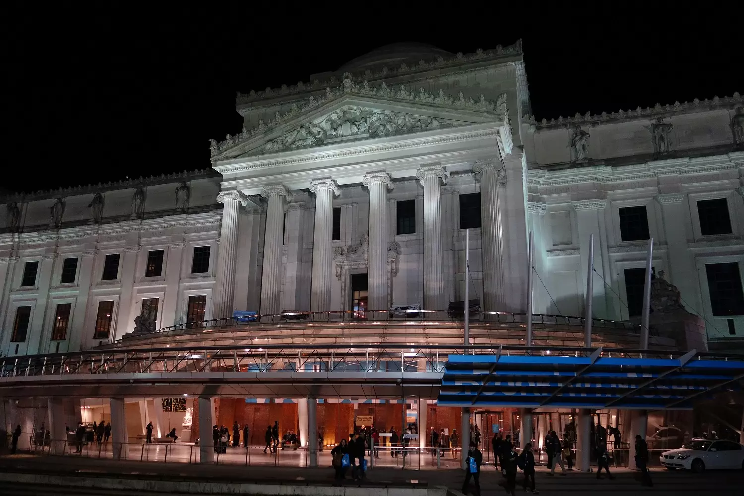 Brooklyn Museum at night Brooklyn Museum in the evening