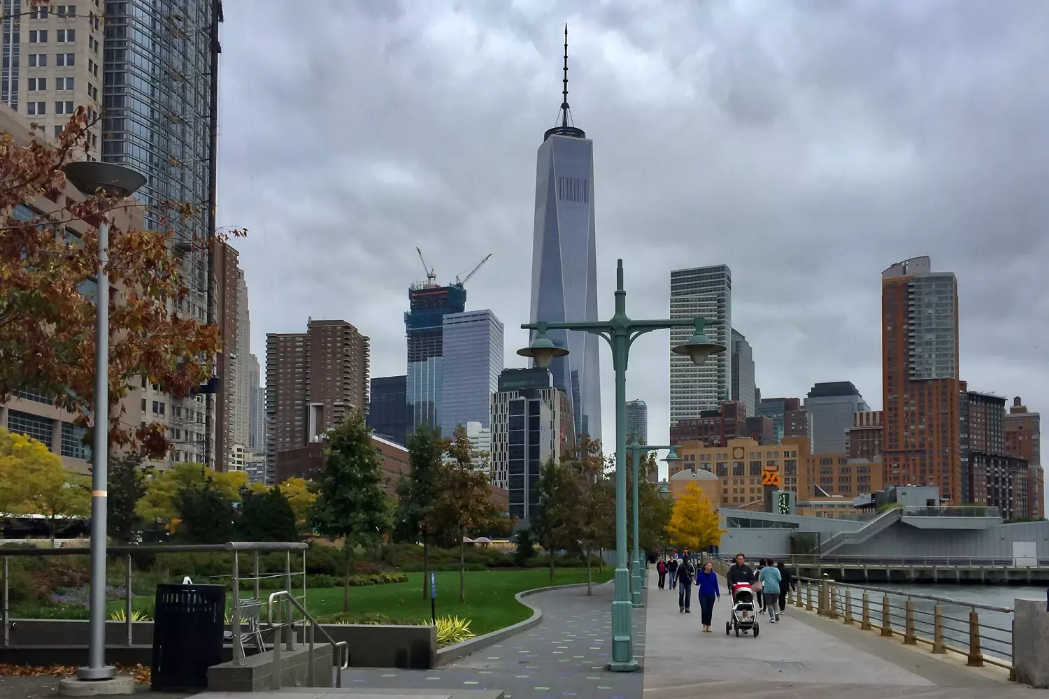 The promenade in Hudson River Park People walk along the path in Hudson River Park