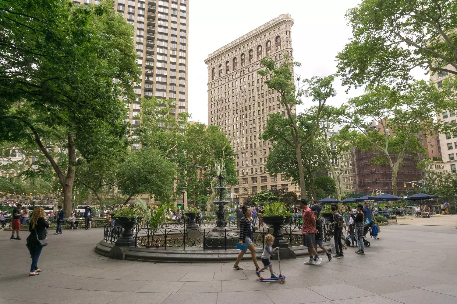 Madison Square Park during summer Madison Square Park — A Green Oasis in Manhattan