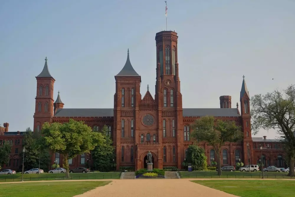 The Smithsonian Institution: A Treasury of Knowledge Hidden in America's Heart - American Butler