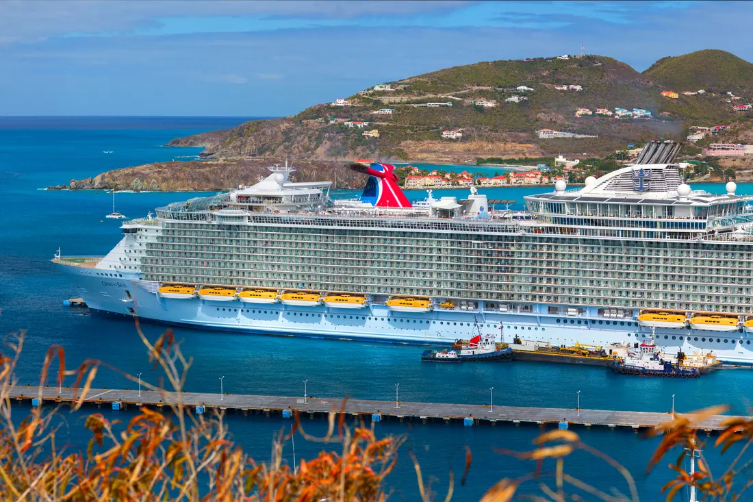 Oasis of the Seas Sailing the Caribbean | Luxury Travel with American Butler Oasis of the Seas in the Caribbean — Exclusive Photo Series