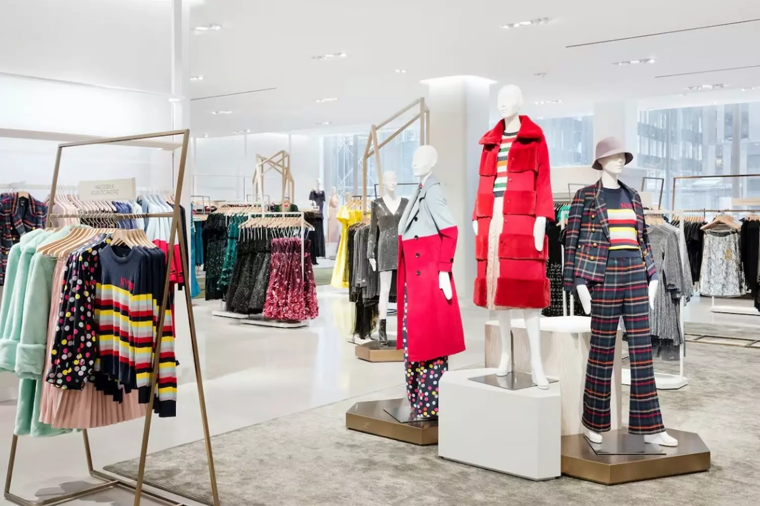 Mannequin Magic: The Art of Visual Merchandising in US Department Stores Stylish mannequins dressed in designer outfits arranged in an artistic display inside a luxury American department store, showcasing the art of high-end visual merchandising and fashion presentation