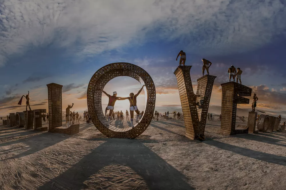 Burning Man: Погружение в легенду пустыни - American Butler
