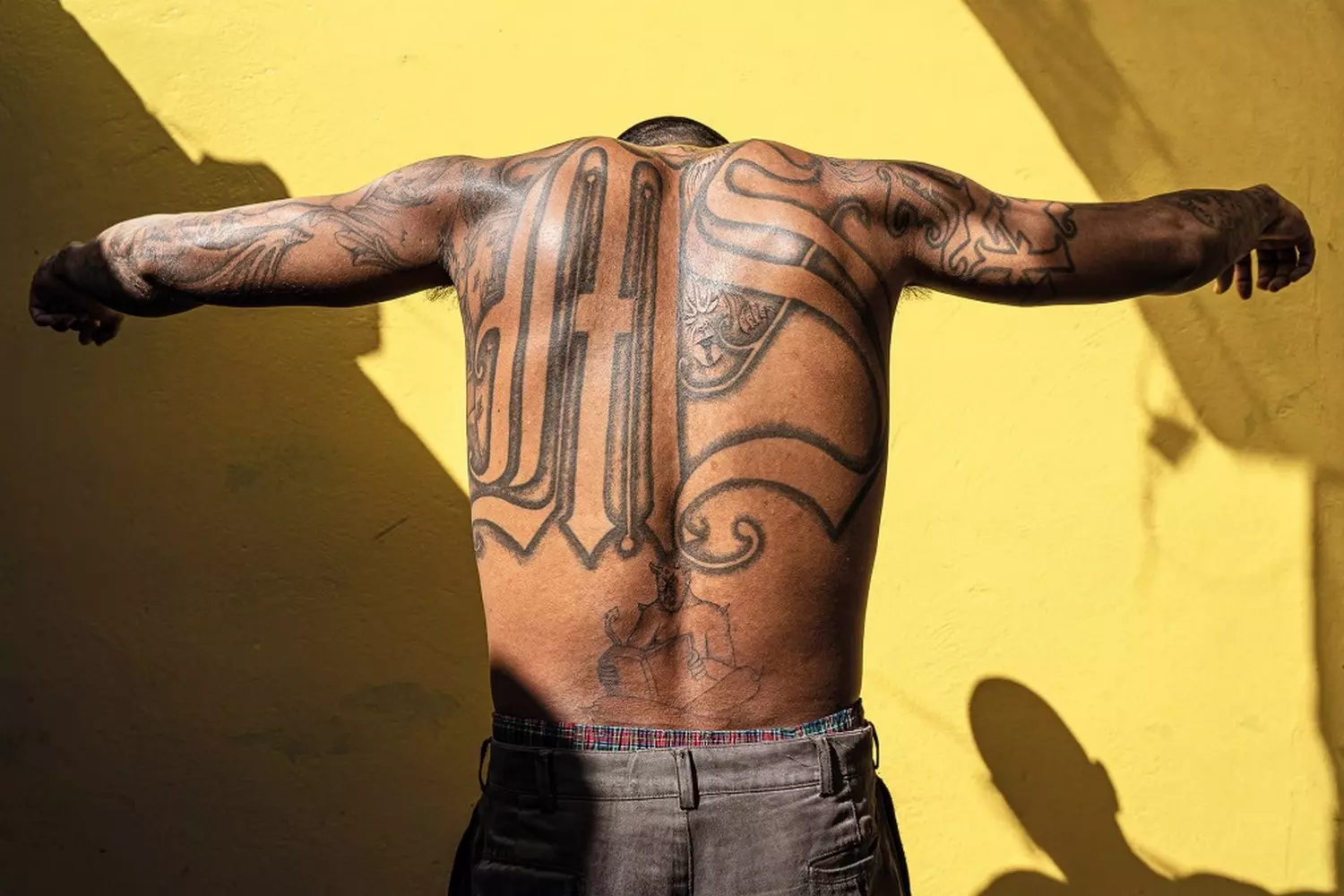 Kings of the Streets: The Unwritten Laws of the American Underground Members of a street gang in the USA stand together, displaying hand signs and wearing the colors of their group