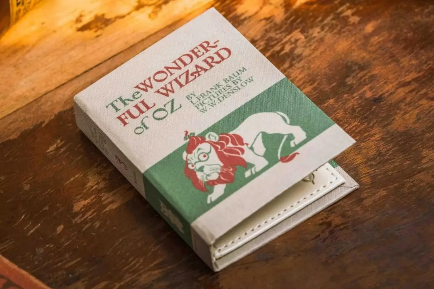 "The Wonderful Wizard of Oz" by L. Frank Baum — a timeless fantasy tale of adventure and self-discovery Cover of "The Wonderful Wizard of Oz" by L. Frank Baum, a classic fantasy novel about Dorothy's adventures in the magical land of Oz
