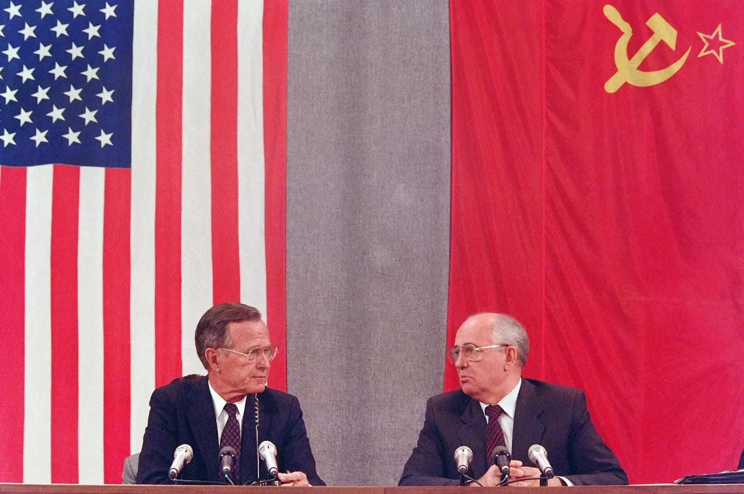 Gorbachev and Reagan: The Meeting That Changed the Course of the Cold War General Secretary of the CPSU Central Committee Mikhail Gorbachev and U.S. President Ronald Reagan during the historic summit meeting that marked the beginning of the end of the Cold War