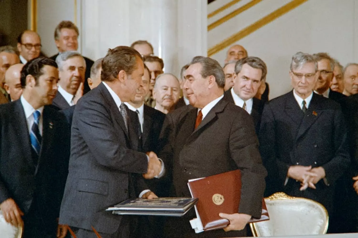 Nixon’s Visit to Moscow 1972: The Détente of the Cold War U.S. President Richard Nixon shakes hands with Leonid Brezhnev during the historic visit to Moscow in May 1972 — the climax of the détente policy