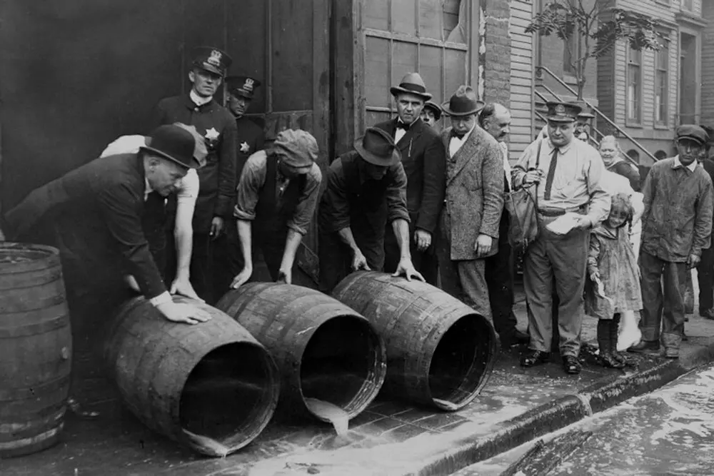 Как сухой закон изменил Америку - American Butler