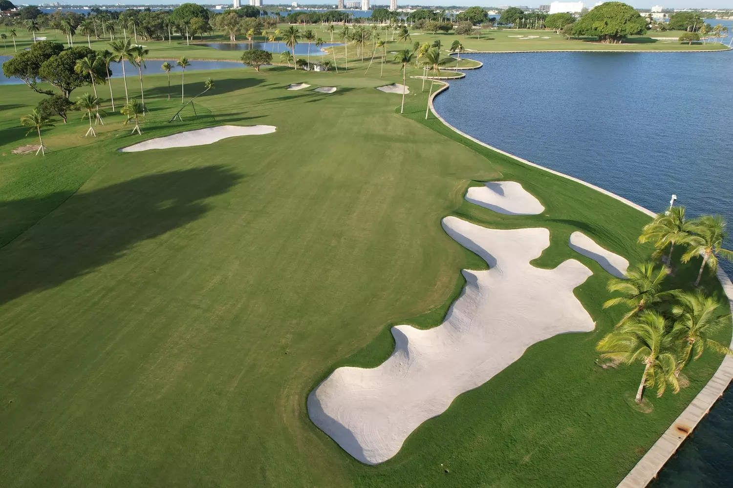 Golf on Indian Creek: exclusive course for island residents Photo of the professional golf course on Indian Creek Island