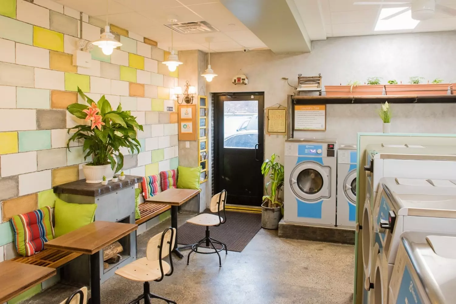 More Than Just Spin Cycles: Why American Laundromats Are Cultural Icons A vibrant laundromat in the USA with rows of washing machines, folding tables, and a cozy atmosphere — where laundry meets community