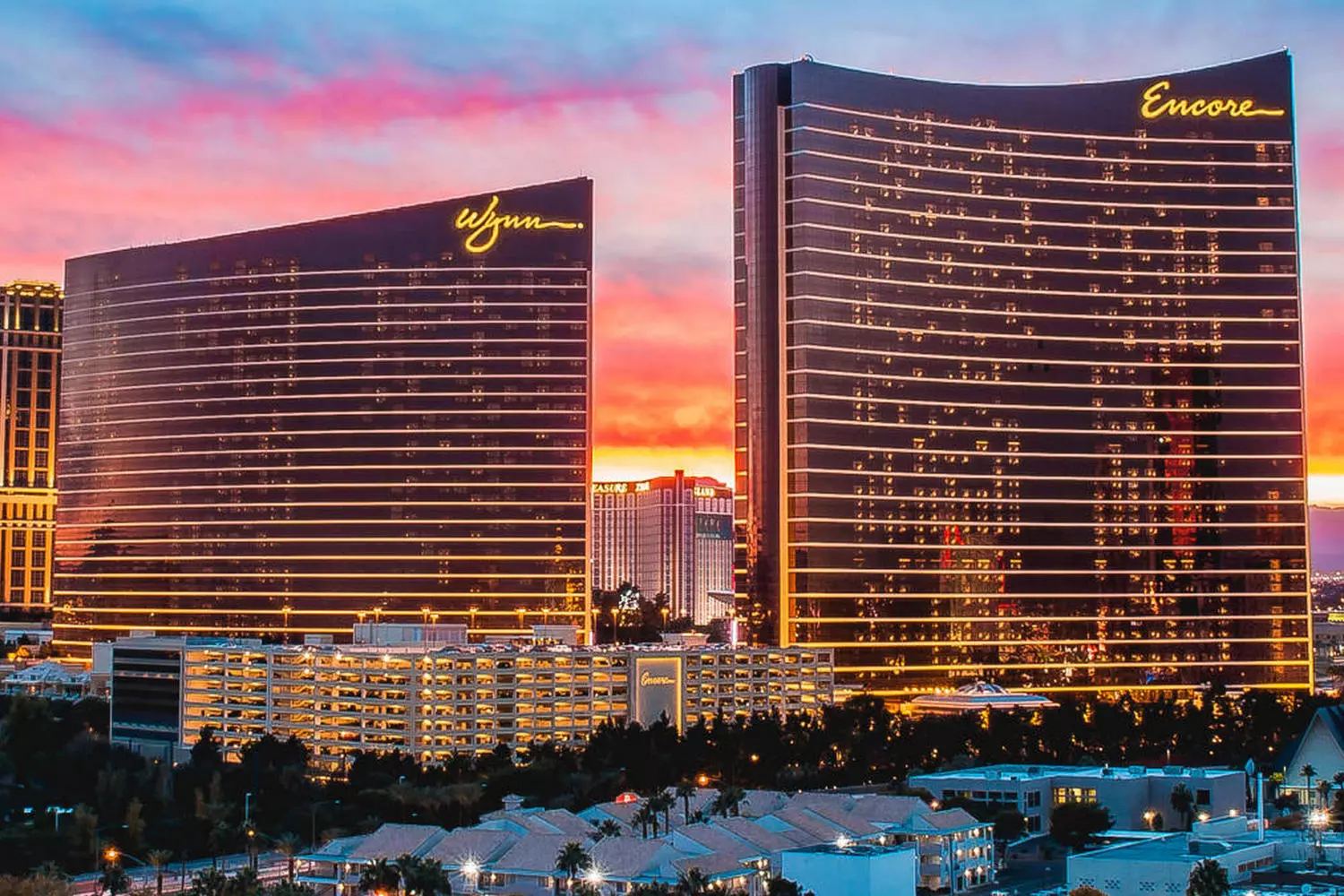 Wynn Las Vegas Hotel and Casino Wynn Las Vegas luxury hotel and casino with its modern curved glass facade