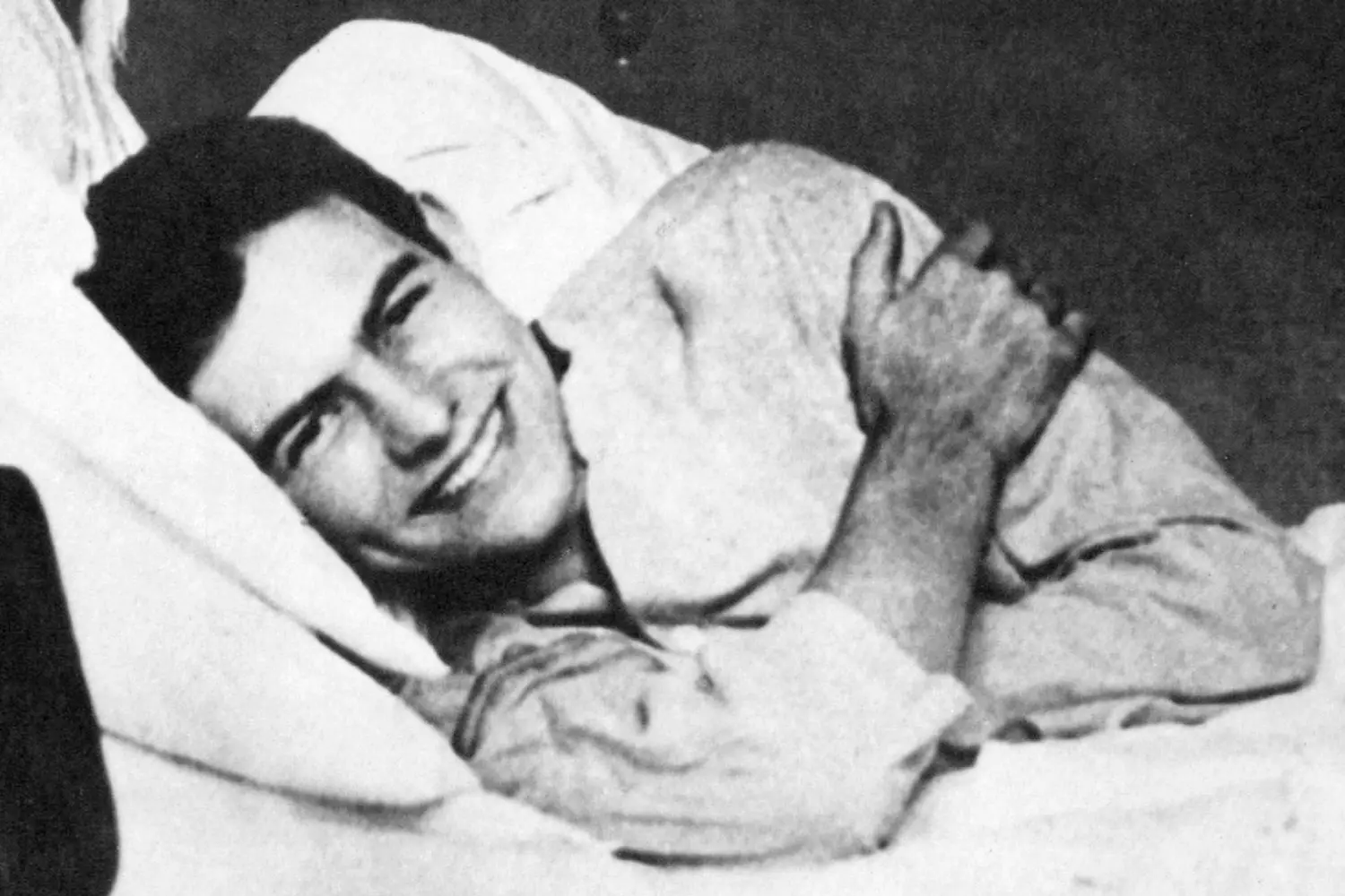 Ernest Hemingway in his youth — the beginning of the great writer's journey Photo of young Ernest Hemingway