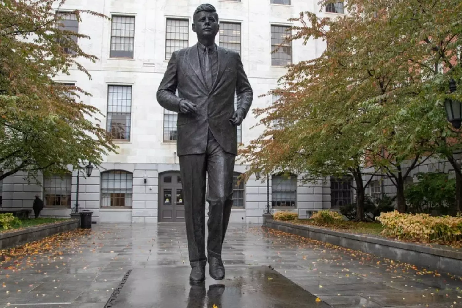 Kennedy Monument: The Bronze President for the Ages A bronze statue of John F. Kennedy in full figure, capturing the president’s characteristic pose and contemplative gaze