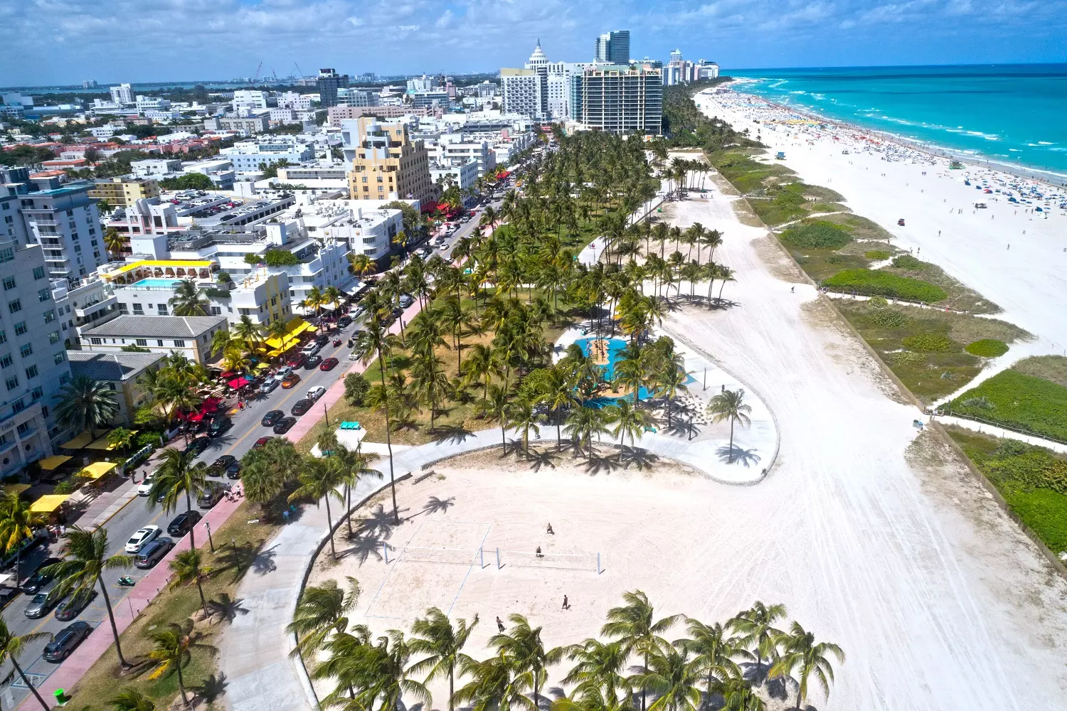 Ламмус Парк, протянувшийся вдоль Оушен драйв Lummus Park, протянувшийся вдоль Ocean Drive