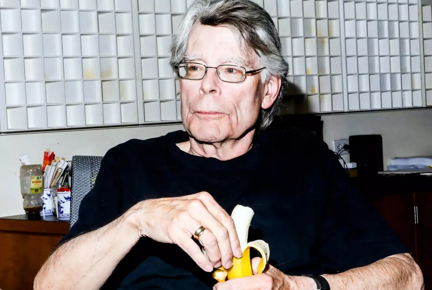 Stephen King: The Master of Modern Horror Close-up portrait of Stephen King, the legendary horror writer, with intense gaze and signature glasses