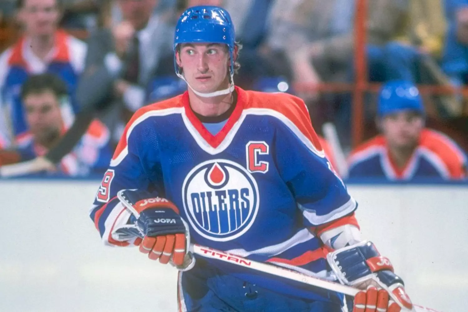 Wayne Gretzky on the ice during a game Wayne Gretzky on the ice during a game