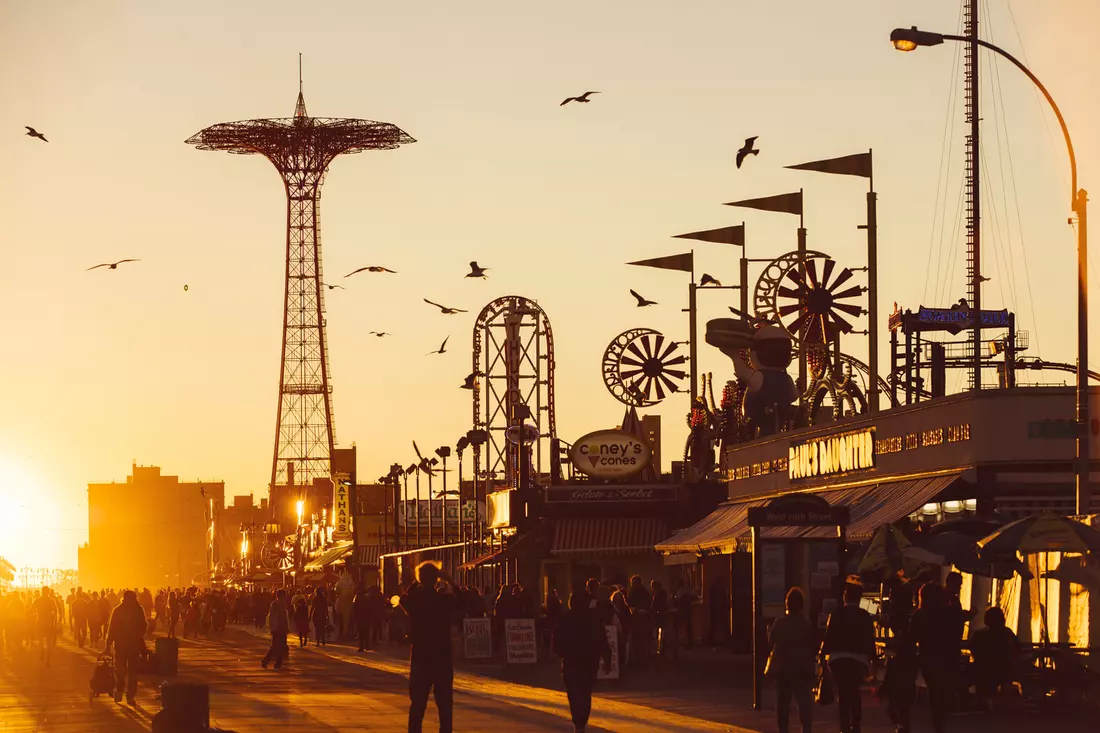 Coney Island Promenade, Brooklyn — American Butler The most beautiful promenades in the USA: boardwalk in Coney Island, Brooklyn