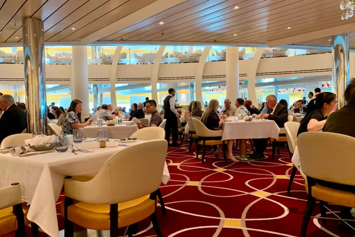 Dining Experience Aboard a US Cruise Ship — Elegance and Flavor Restaurant aboard a US cruise ship with elegant dining setup