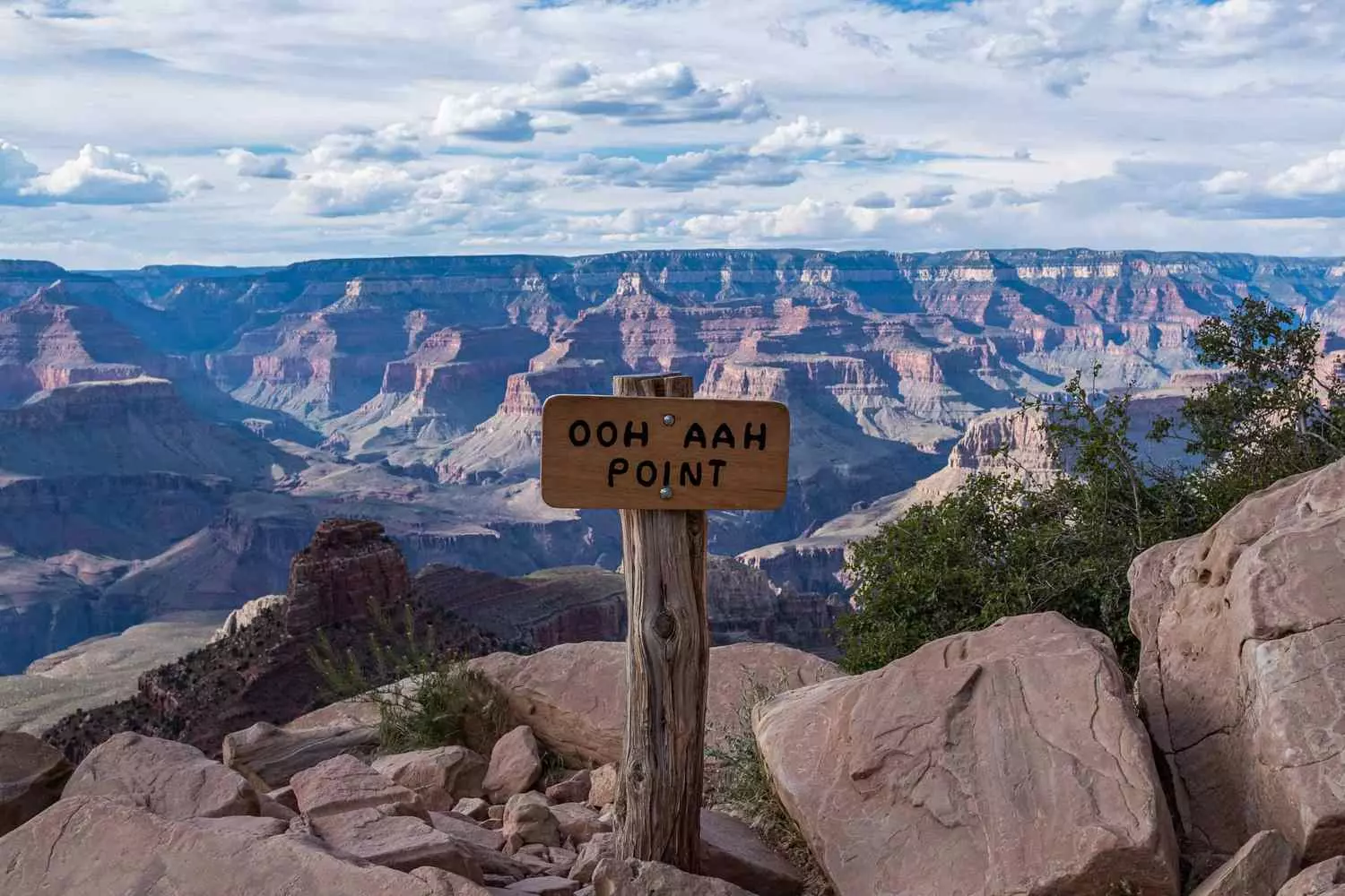 Ooh Aah Point: The Most Instagrammable Spot in Grand Canyon Hikers enjoying breathtaking panoramic views from Ooh Aah Point on South Kaibab Trail, with layered red rock formations of Grand Canyon under blue sky