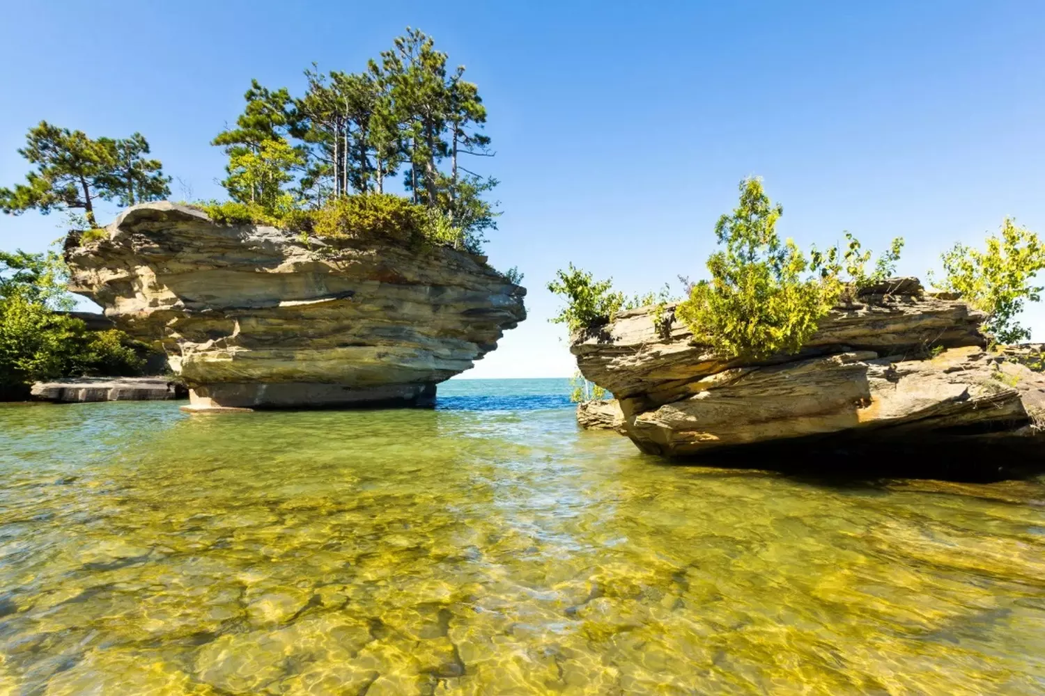 Lake Huron: Where Turquoise Waters Meet Endless Horizons Aerial view of Lake Huron's stunning turquoise waters and intricate shoreline, showcasing its famous sandy beaches and rocky coves with tiny islands scattered across the surface