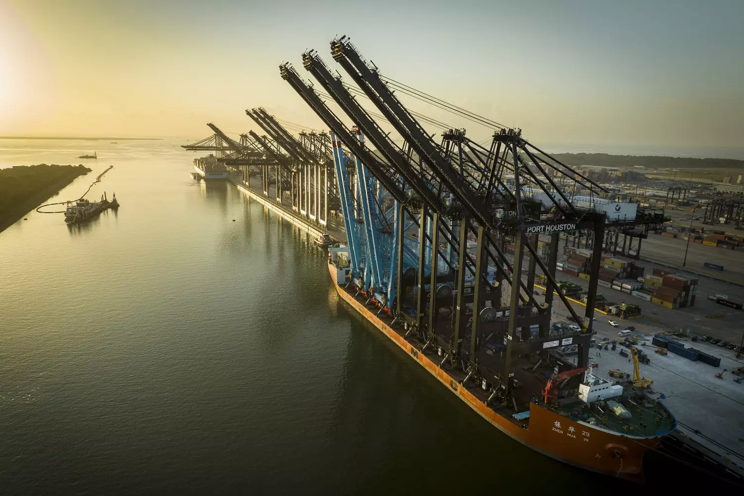 Port of Houston Port of Houston, one of the largest in the USA
