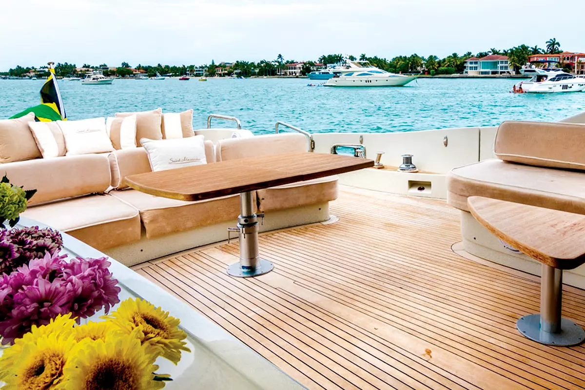 86' Azimut Scarlet — Yacht rentals in Miami 86' Azimut Scarlet — Yacht rentals in Miami