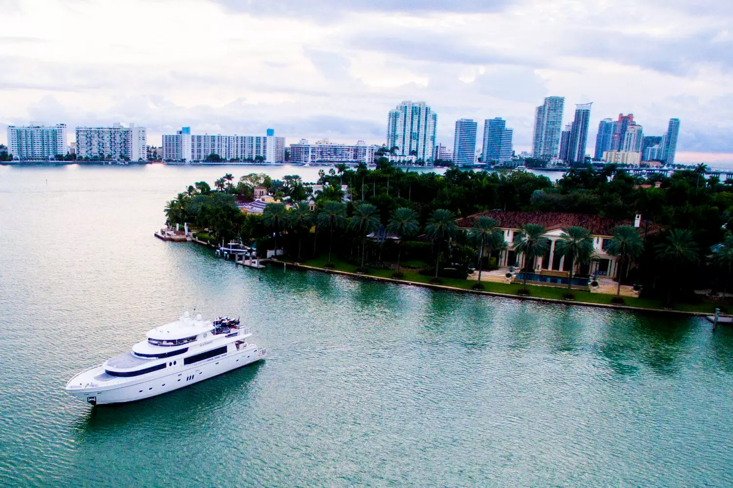 103' Johnson Julia Dorothy — Yacht rentals in Miami 103' Johnson Julia Dorothy — Yacht rentals in Miami