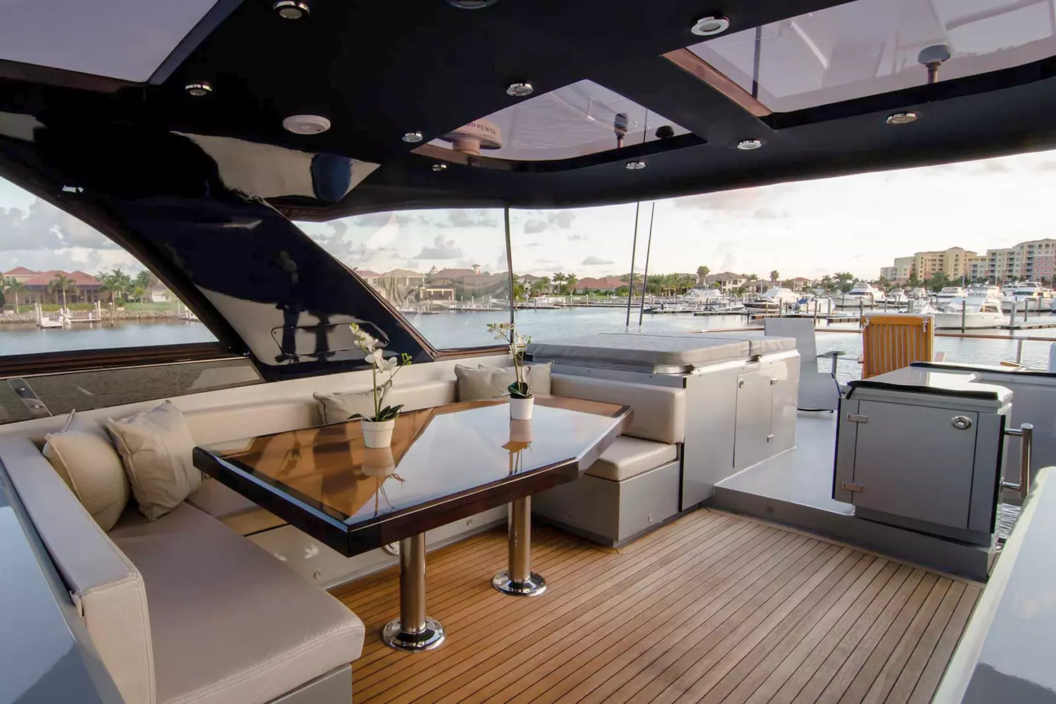 92’ Lazzara LSX Algorythm — Yacht rentals in Miami 92’ Lazzara LSX Algorythm — Yacht rentals in Miami