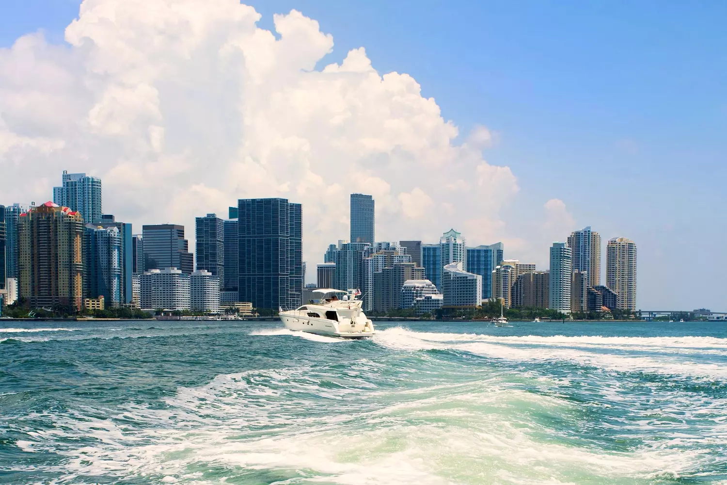 Majesty 66' — Yacht Charters in Miami – American Butler Majesty 66' — Yacht Rental in Miami for Canal Cruising