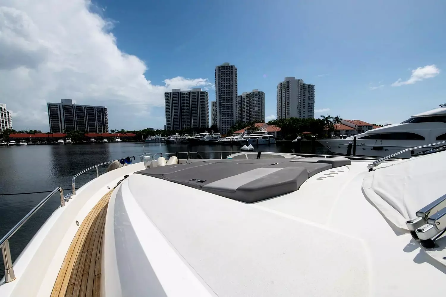 82' Sunseeker Manhattan — Yacht Rentals in Miami 82' Sunseeker Manhattan — Yacht Rentals in Miami